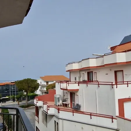 Bella Vista Coastal Retreat - 5 Minutes From The Sea Apartment