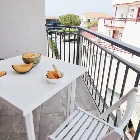 Bella Vista Coastal Retreat - 5 Minutes From The Sea Apartment