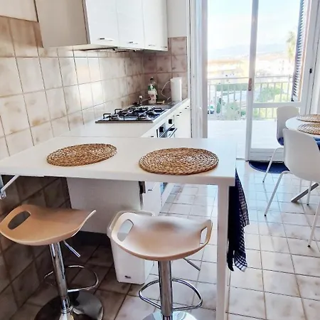 Bella Vista Coastal Retreat - 5 Minutes From The Sea Apartment *